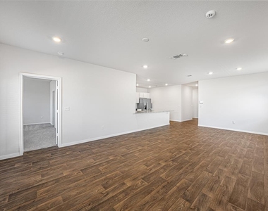 121 Mackinac Ln - Photo Thumbnail 3