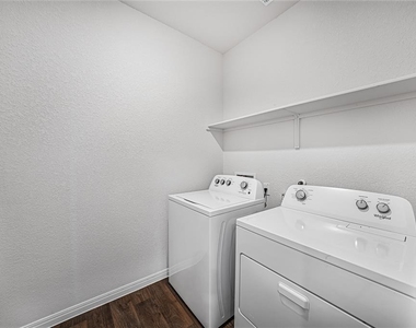 121 Mackinac Ln - Photo Thumbnail 13