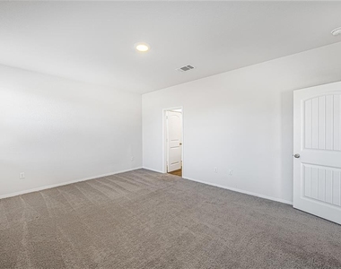 121 Mackinac Ln - Photo Thumbnail 5