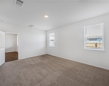 121 Mackinac Ln - Photo Thumbnail 6