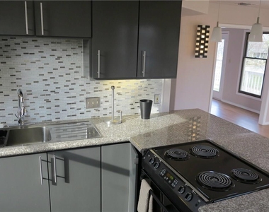 310 W University Ave - Photo Thumbnail 5