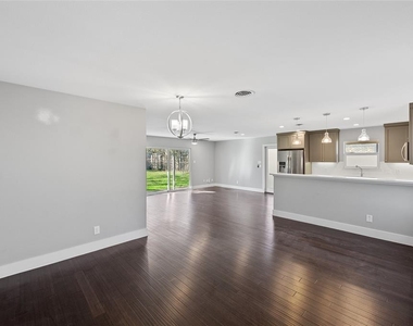 1305 Glenwood Dr - Photo Thumbnail 8