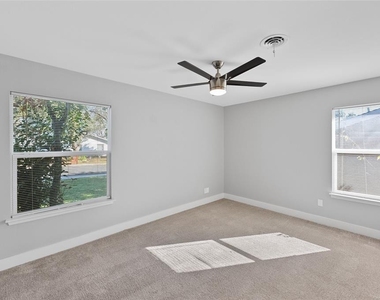 1305 Glenwood Dr - Photo Thumbnail 16