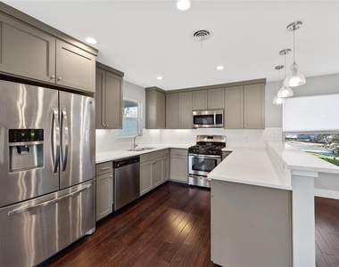 1305 Glenwood Dr - Photo Thumbnail 6
