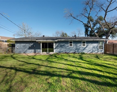1305 Glenwood Dr - Photo Thumbnail 20