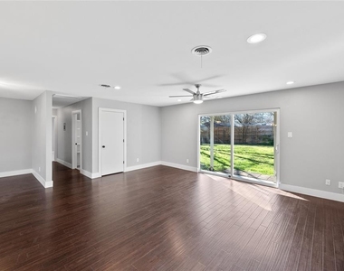 1305 Glenwood Dr - Photo Thumbnail 9