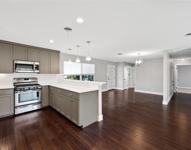 1305 Glenwood Dr - Photo Thumbnail 5