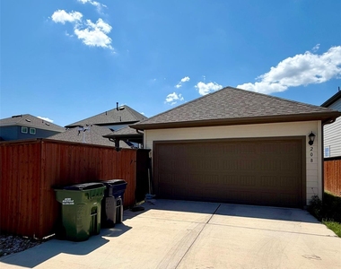 208 Flowers Ave - Photo Thumbnail 8