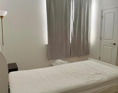 208 Flowers Ave - Photo Thumbnail 16