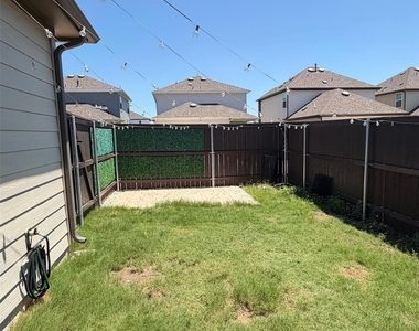 208 Flowers Ave - Photo Thumbnail 21