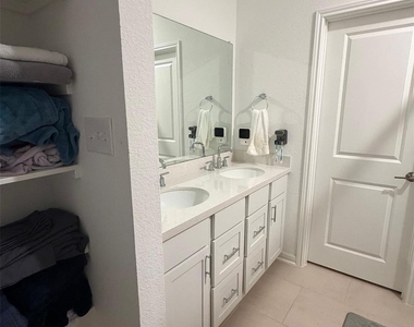 208 Flowers Ave - Photo Thumbnail 11