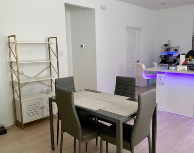 208 Flowers Ave - Photo Thumbnail 6