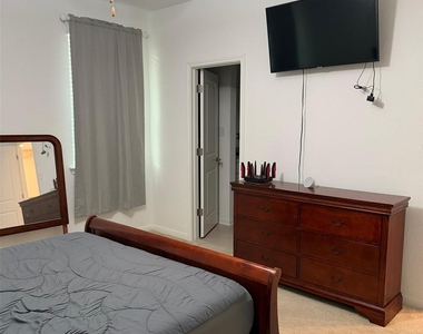 208 Flowers Ave - Photo Thumbnail 10