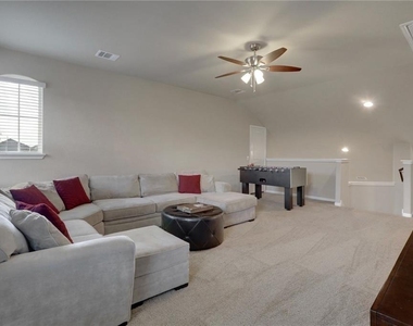 2433 Lyla Ln - Photo Thumbnail 9