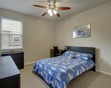 2433 Lyla Ln - Photo Thumbnail 13
