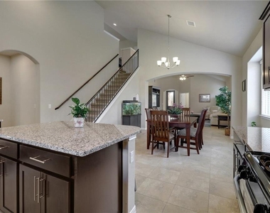 2433 Lyla Ln - Photo Thumbnail 7