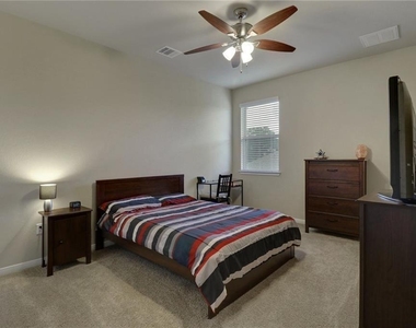 2433 Lyla Ln - Photo Thumbnail 12
