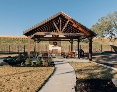 2433 Lyla Ln - Photo Thumbnail 20