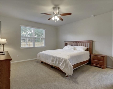 2433 Lyla Ln - Photo Thumbnail 10