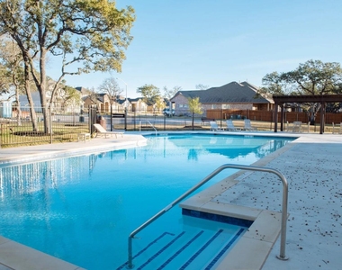 2433 Lyla Ln - Photo Thumbnail 19