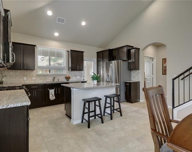2433 Lyla Ln - Photo Thumbnail 5