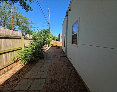 3806 Menchaca Rd - Photo Thumbnail 16