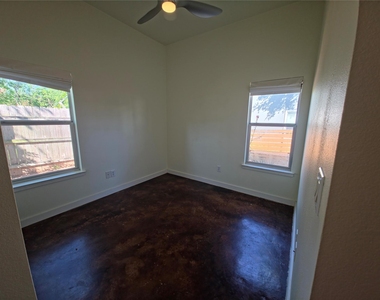 3806 Menchaca Rd - Photo Thumbnail 10