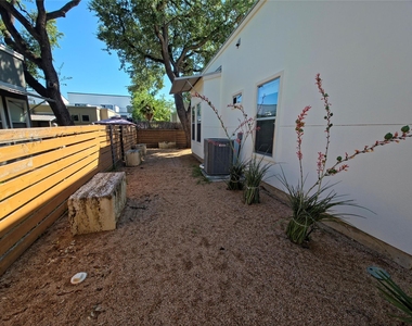 3806 Menchaca Rd - Photo Thumbnail 15