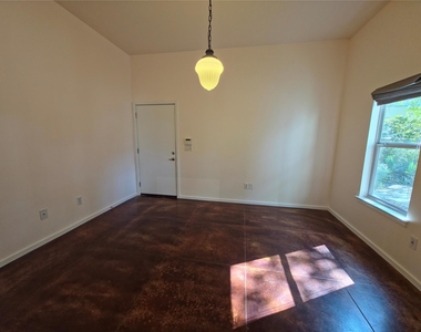 3806 Menchaca Rd - Photo Thumbnail 13