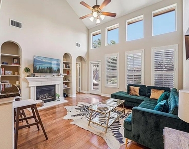 2210 Onion Creek Pkwy - Photo Thumbnail 1