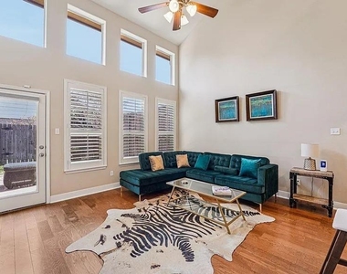 2210 Onion Creek Pkwy - Photo Thumbnail 7