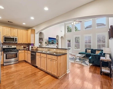 2210 Onion Creek Pkwy - Photo Thumbnail 2