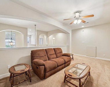 2210 Onion Creek Pkwy - Photo Thumbnail 17