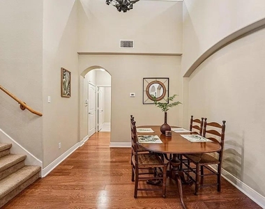 2210 Onion Creek Pkwy - Photo Thumbnail 5