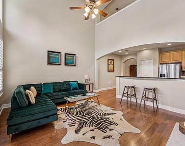 2210 Onion Creek Pkwy - Photo Thumbnail 3