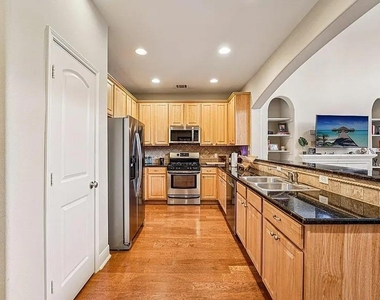 2210 Onion Creek Pkwy - Photo Thumbnail 9