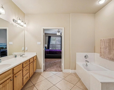 2210 Onion Creek Pkwy - Photo Thumbnail 13