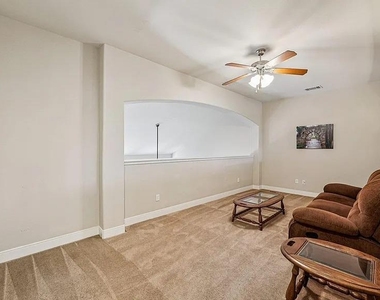 2210 Onion Creek Pkwy - Photo Thumbnail 16