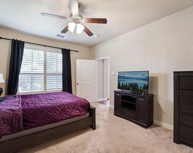 2210 Onion Creek Pkwy - Photo Thumbnail 12