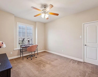 2210 Onion Creek Pkwy - Photo Thumbnail 18