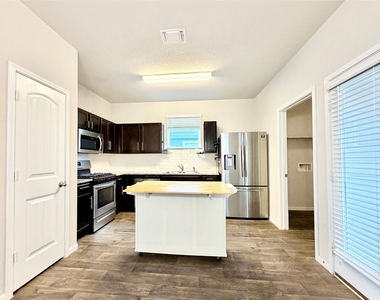 10502 Fulton Ave - Photo Thumbnail 9