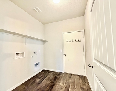 10502 Fulton Ave - Photo Thumbnail 13