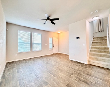 10502 Fulton Ave - Photo Thumbnail 4