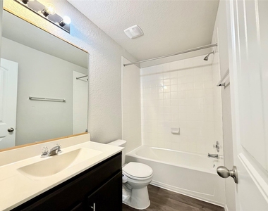 10502 Fulton Ave - Photo Thumbnail 32