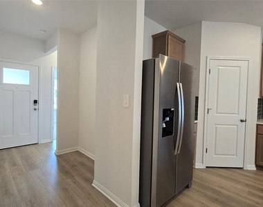 122 Holmby Dr - Photo Thumbnail 14