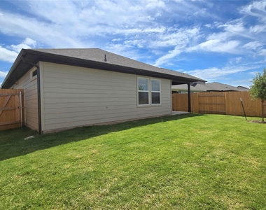 122 Holmby Dr - Photo Thumbnail 25