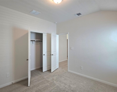 122 Holmby Dr - Photo Thumbnail 19