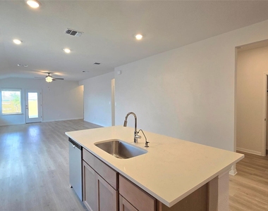 122 Holmby Dr - Photo Thumbnail 6
