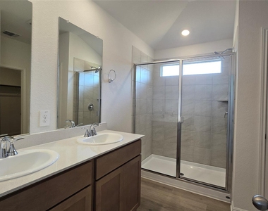 122 Holmby Dr - Photo Thumbnail 9