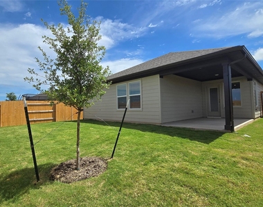 122 Holmby Dr - Photo Thumbnail 26